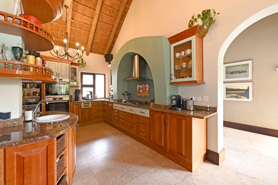 To Let 6 Bedroom Property for Rent in Constantia Western Cape